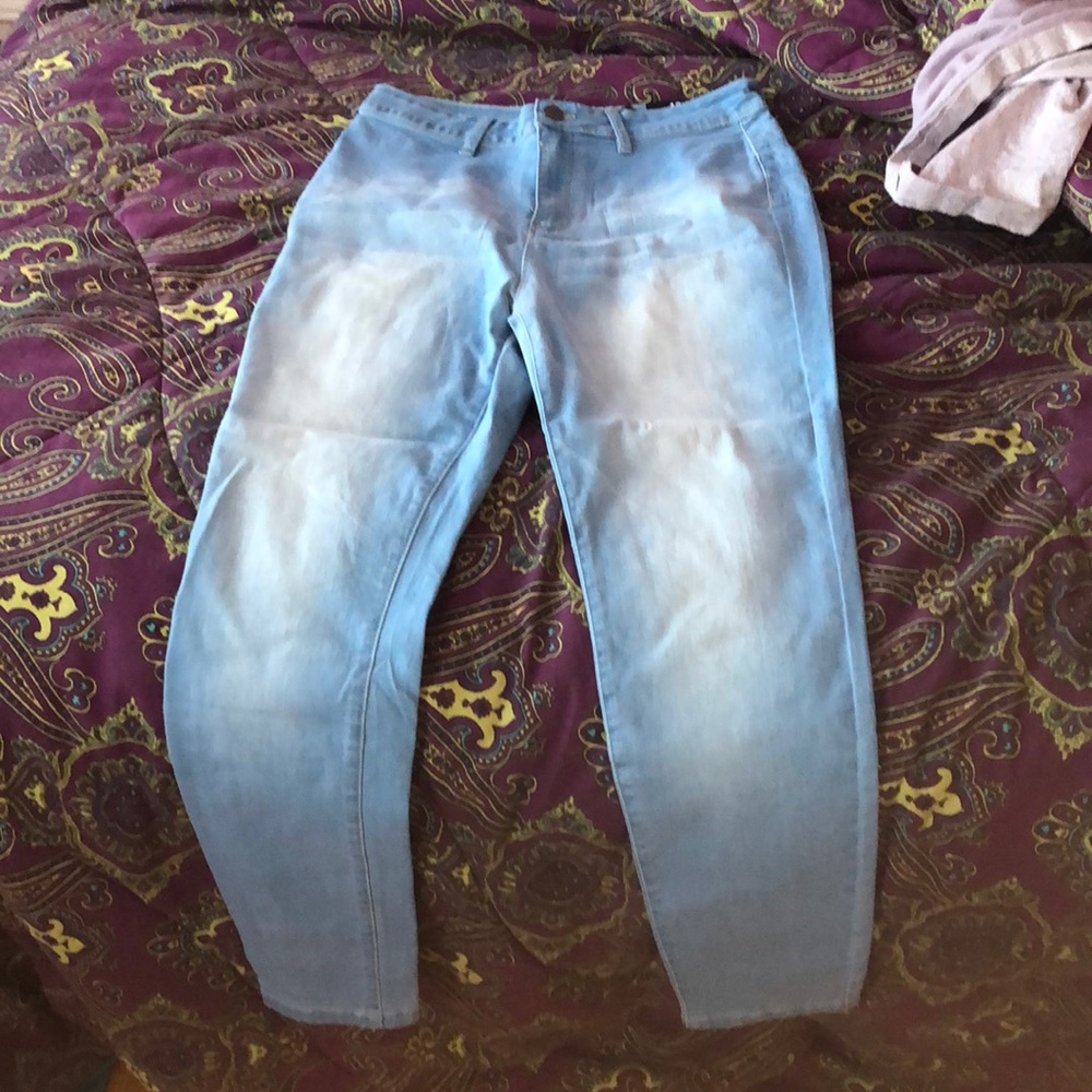 BRAND NEW BUTT PLUMPING FASHION NOVA JEANS